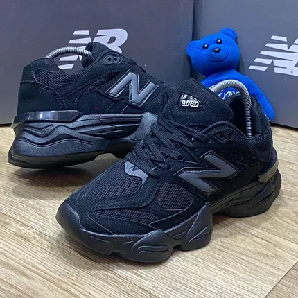 New Balance 9060 sneakers (Triple Black)