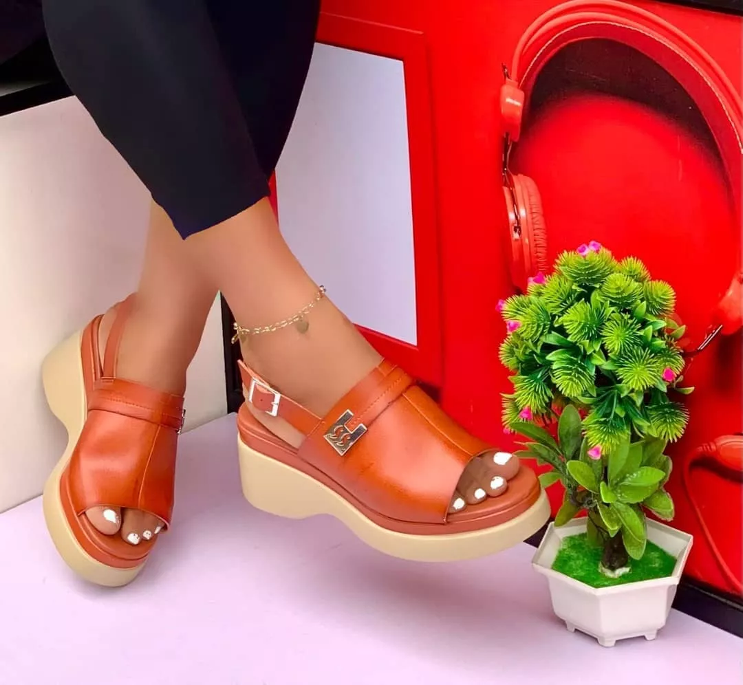 Fashionable Women's Wedge Heel (Orange Color)