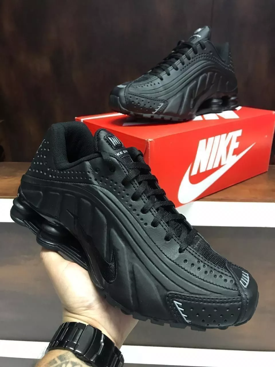 Nike Shox R4