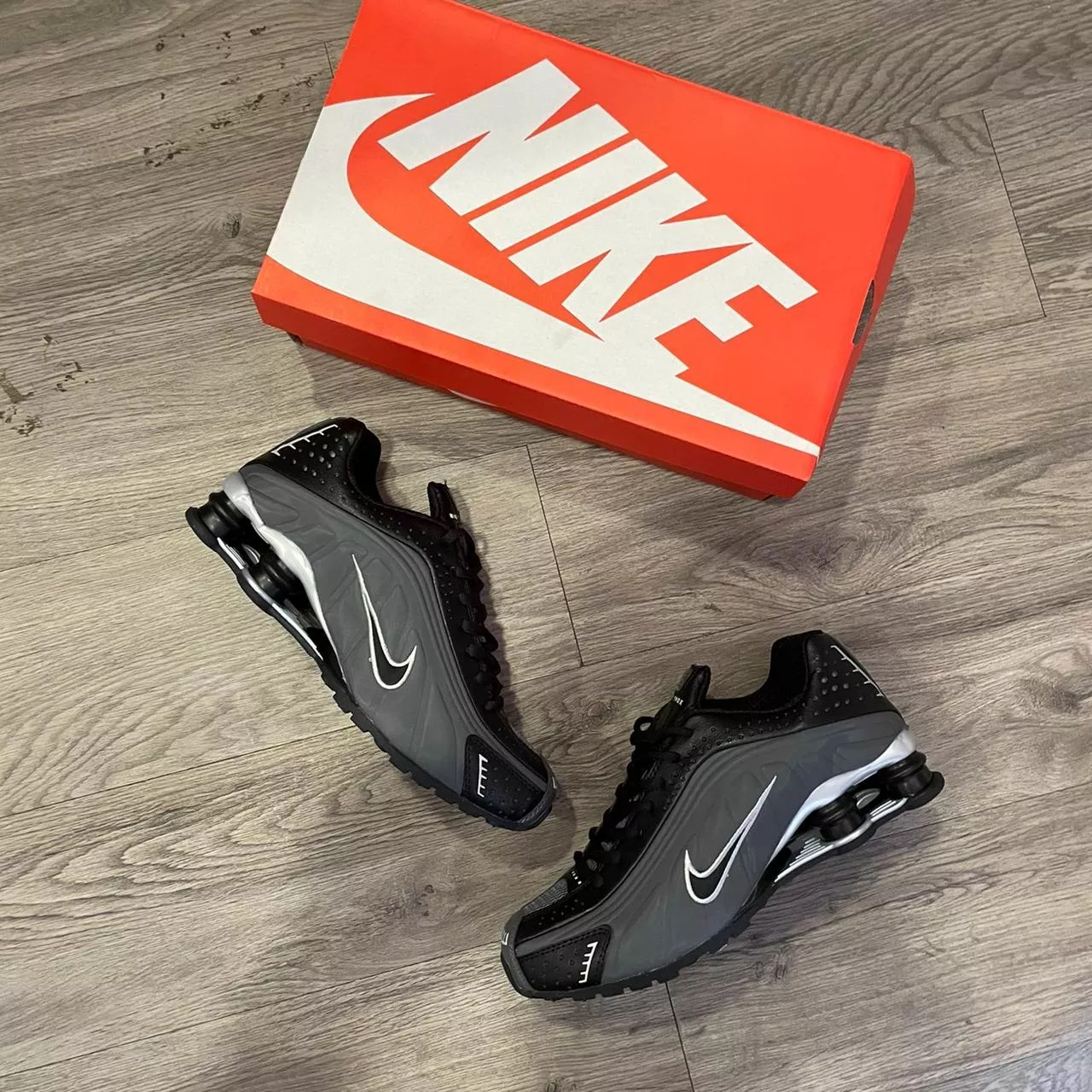 Nike Shox R4
