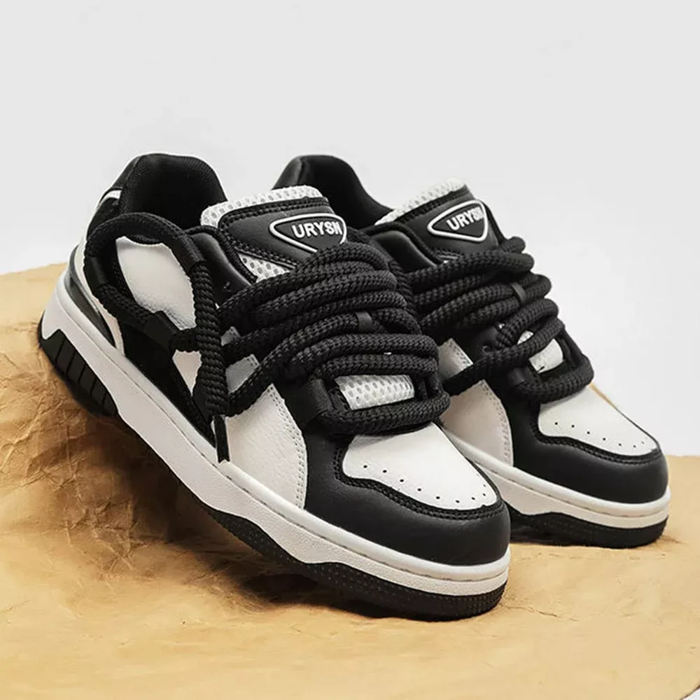 URYSN Sneakers Black / White