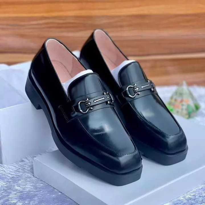 Salvatore Ferragamo Gancini Leather Loafers – Black